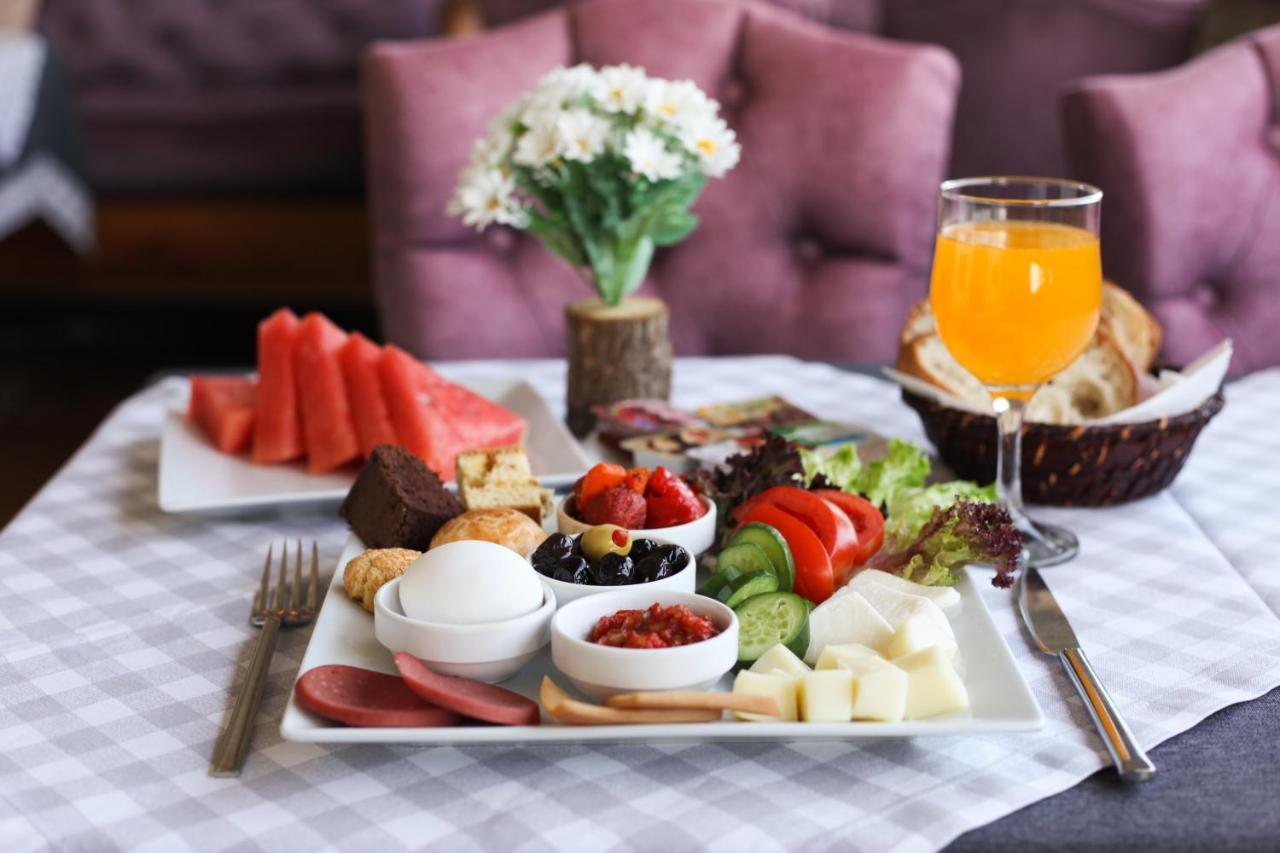 Great Fortune Hotel & Spa Isztambul Kültér fotó A traditional Turkish breakfast